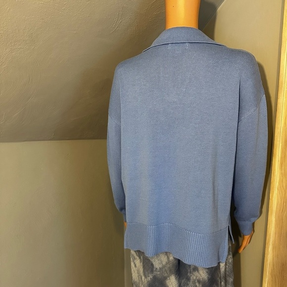 Life is Good Collared V-Neck Sweater Blue Daisy Graphic Pullover Size Medium NWT - Picture 5 of 6